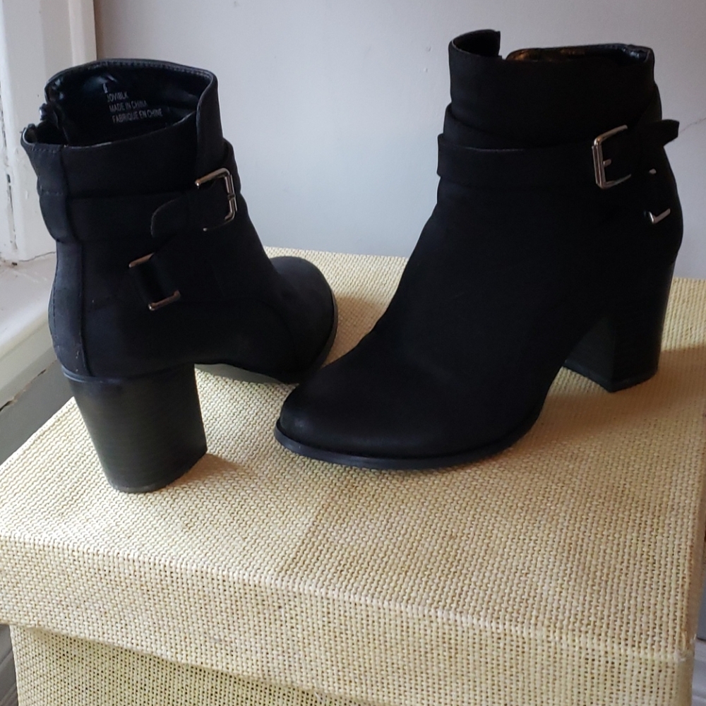 Expression booties